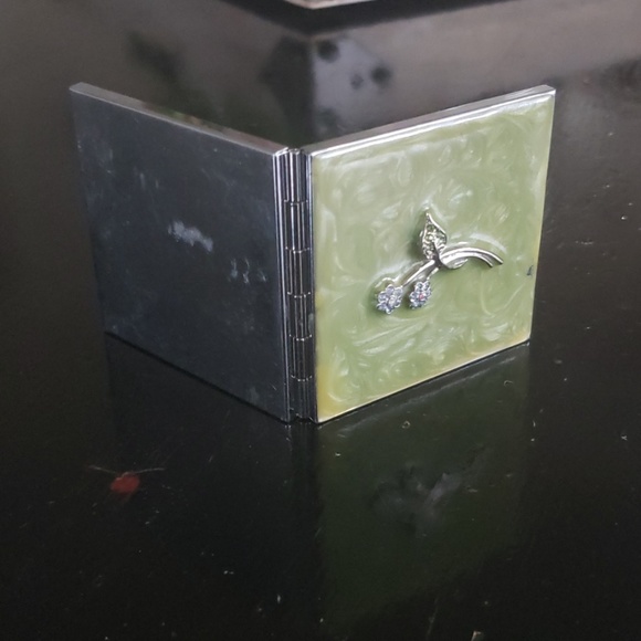 Pocket mirror - Picture 3 of 3